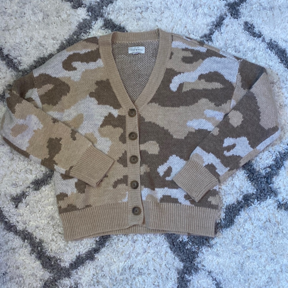 Small brown sweater with buttons